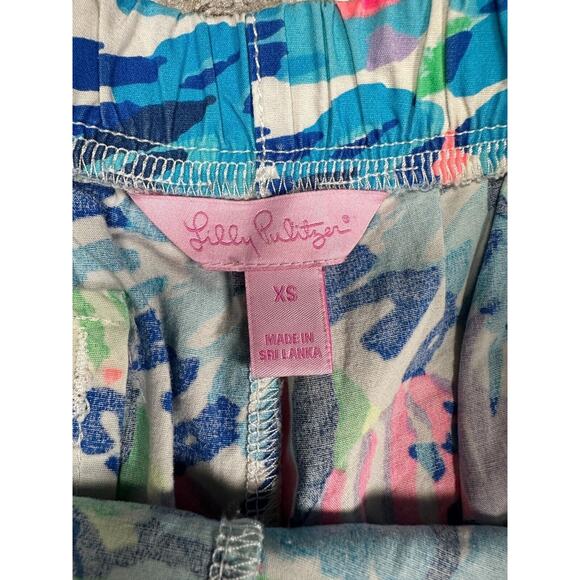 Lilly Pulitzer Vibrant Floral Women's Shorts - Picture 3 of 8